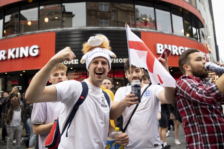 电讯报：德国警方警告英格兰球迷，不要在欧洲杯上唱侮辱性歌曲